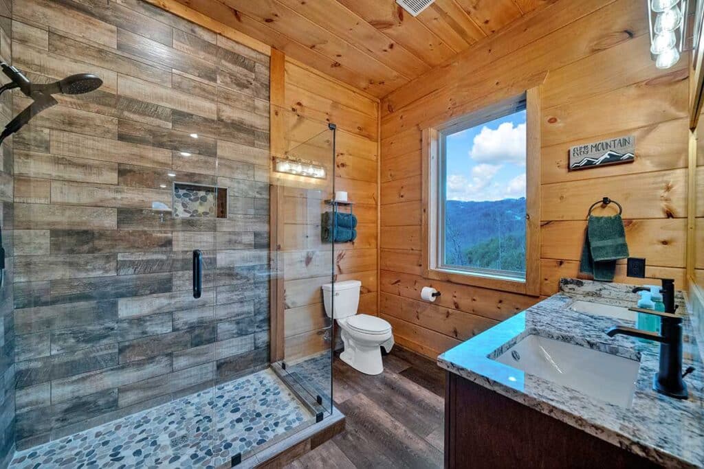 Kids-full-bathroom