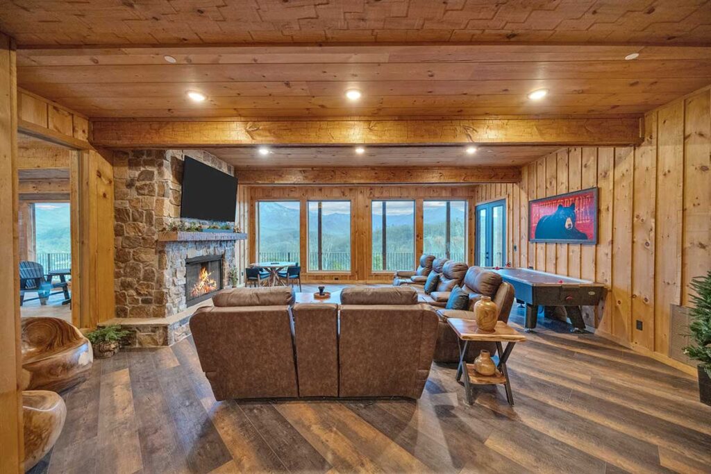 grate-room-with-billard